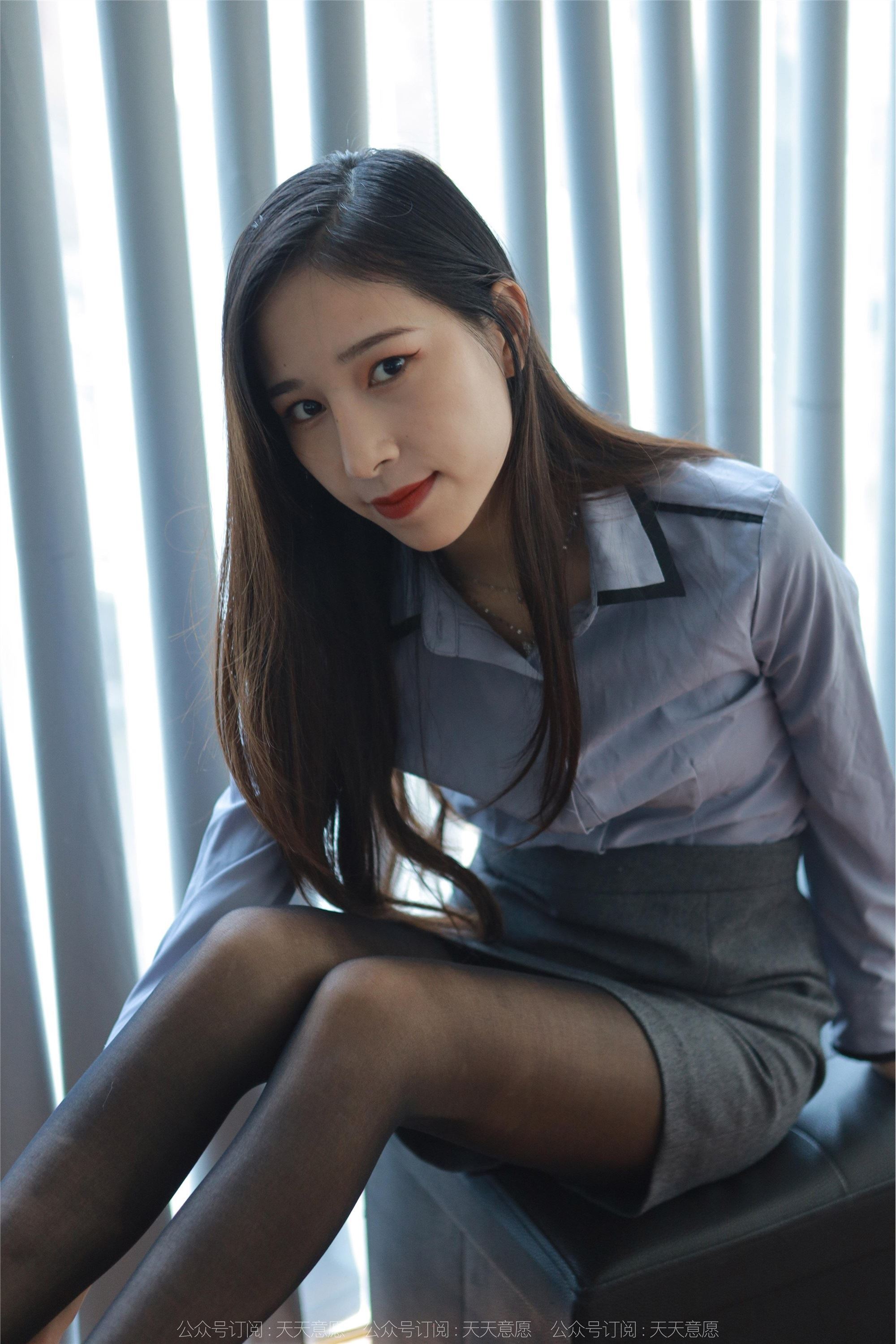 IESS异思趣向  2022.11.27 丝享家 1281 美子《嘿丝灰裙》